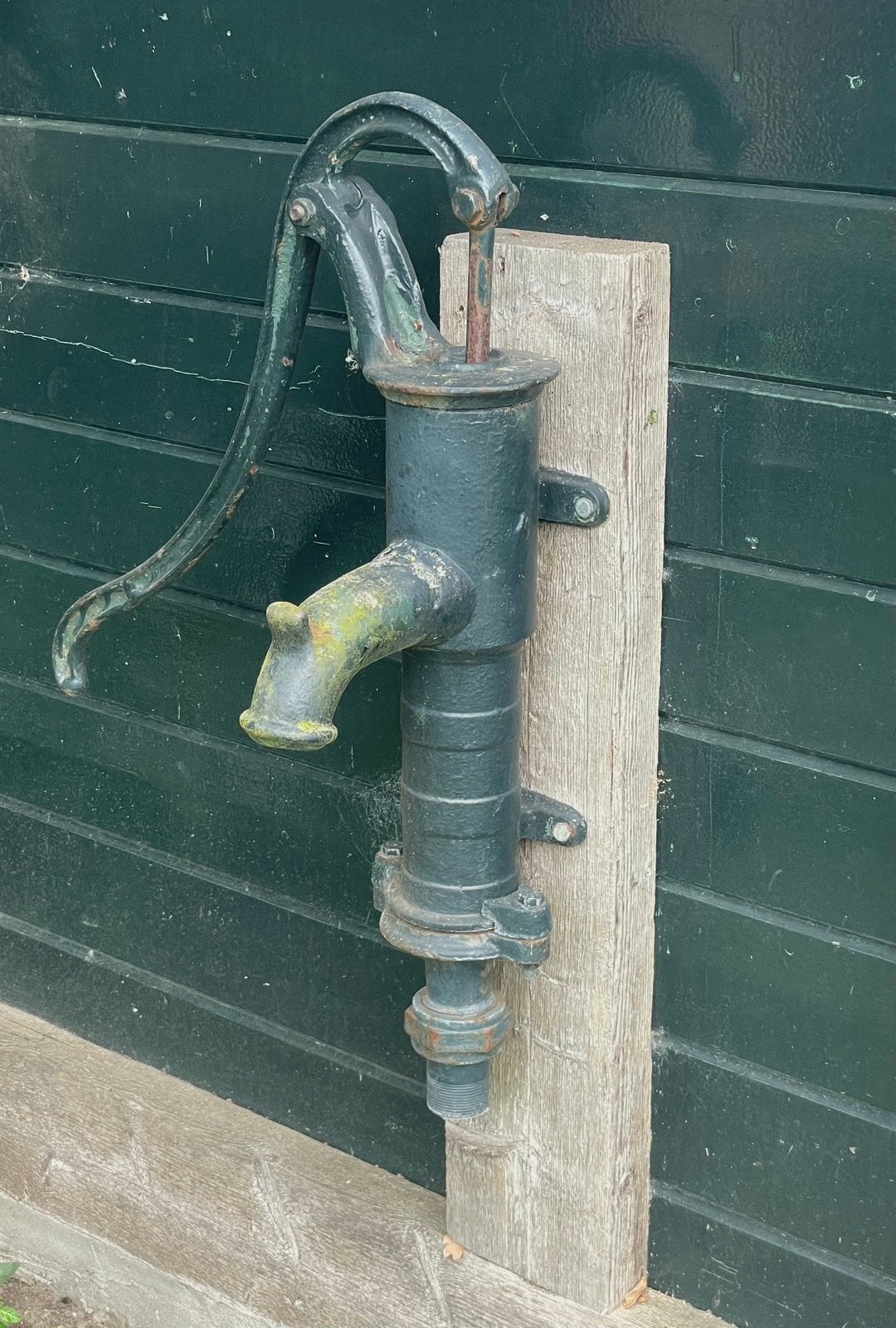 Oude gietijzeren waterpomp groen, Antiek en Kunst, Ophalen
