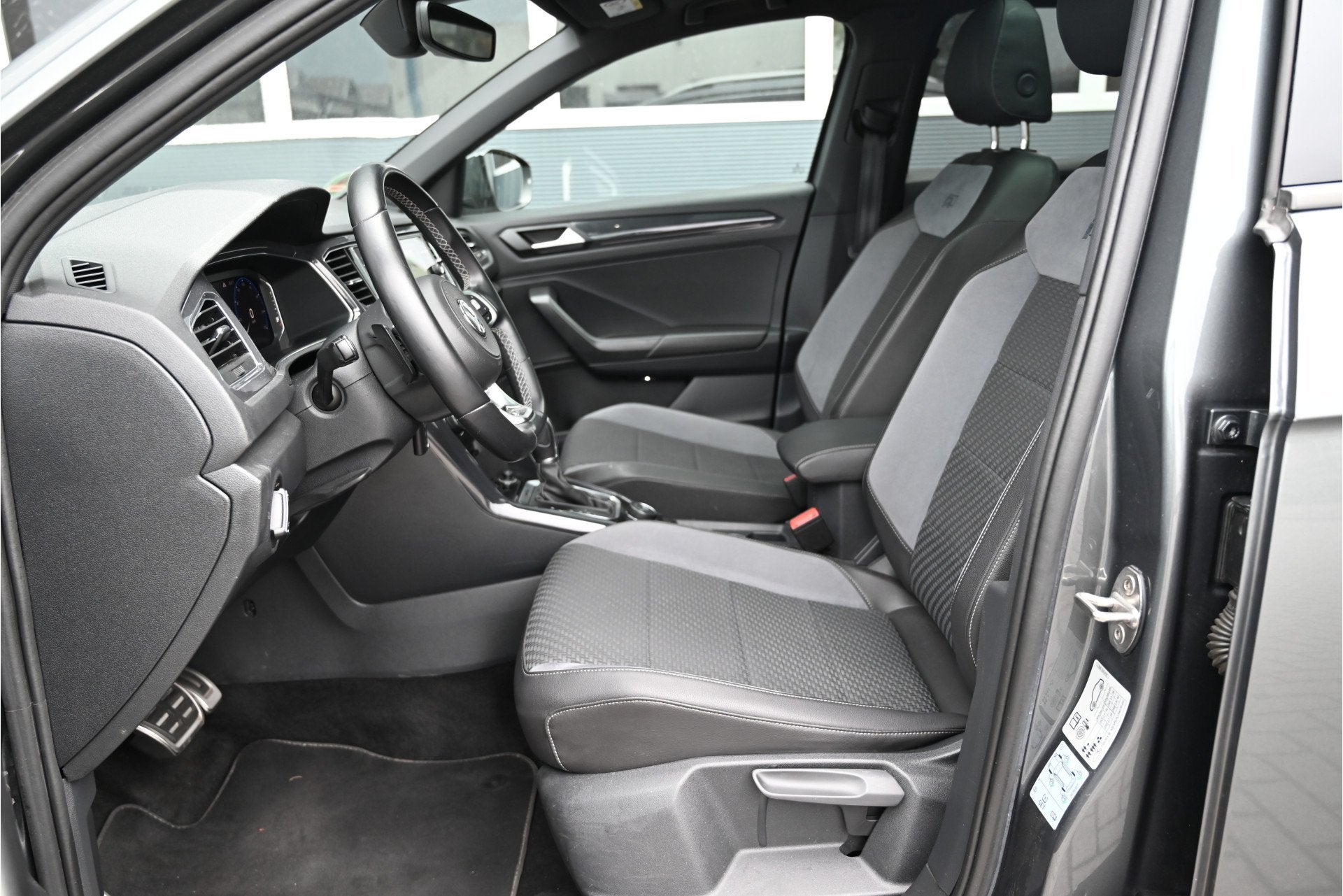 Volkswagen T-Roc 2.0 TSI 4Motion / 3 X R-LINE / PANO / VIRTU, Auto's, Volkswagen, Automaat, 15 km/l, Gebruikt, Euro 6