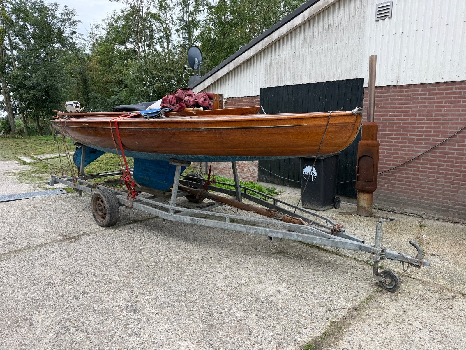 Houten zeilboot 'Zephyrus' met Johnson 4.0 buitenboordmotor, Watersport en Boten, Ophalen, Overige merken, Gebruikt, Open zeilboot