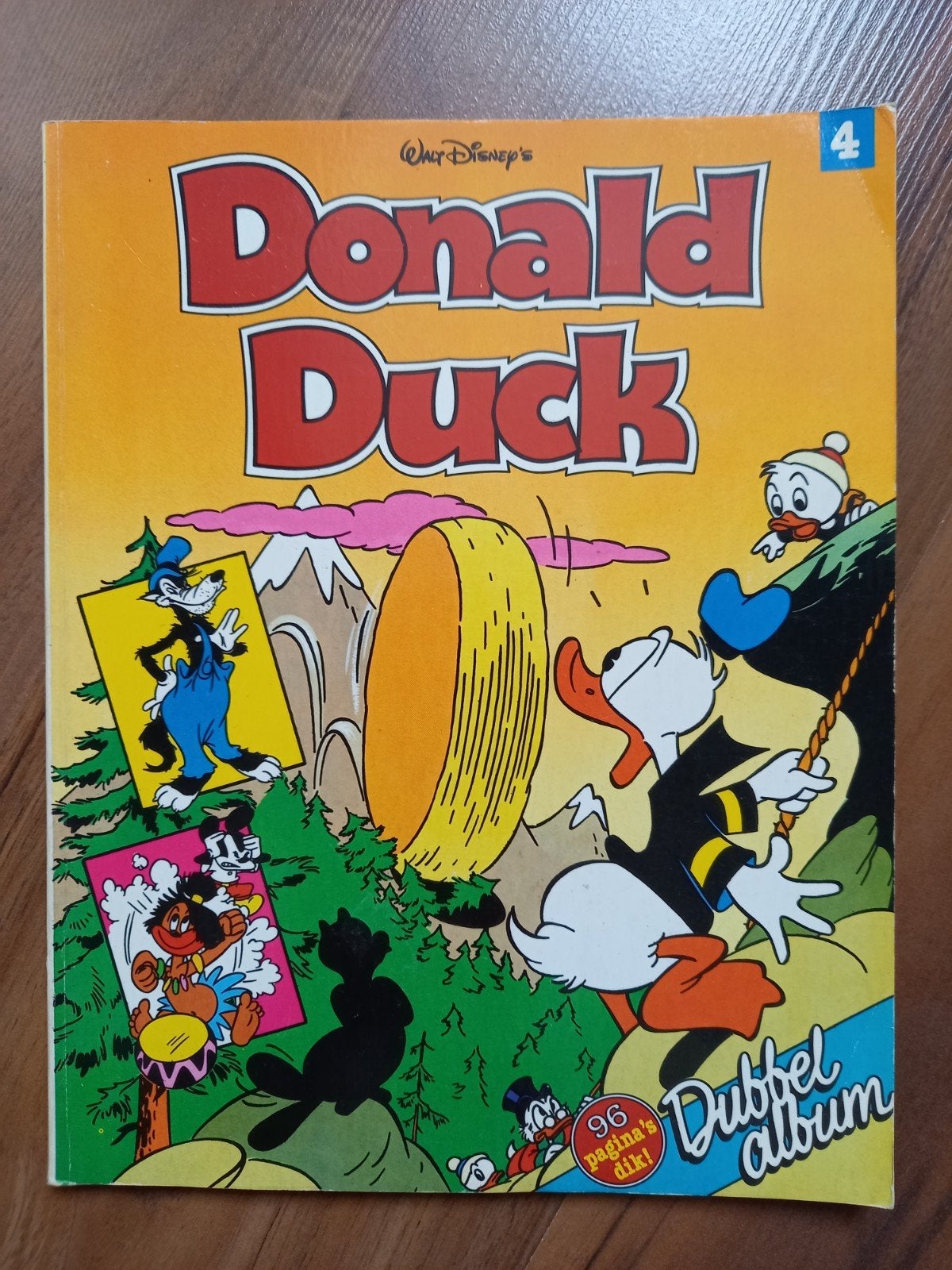 Donald Duck dubbelalbum 4
(1984), Boeken, Ophalen of Verzenden, Gelezen