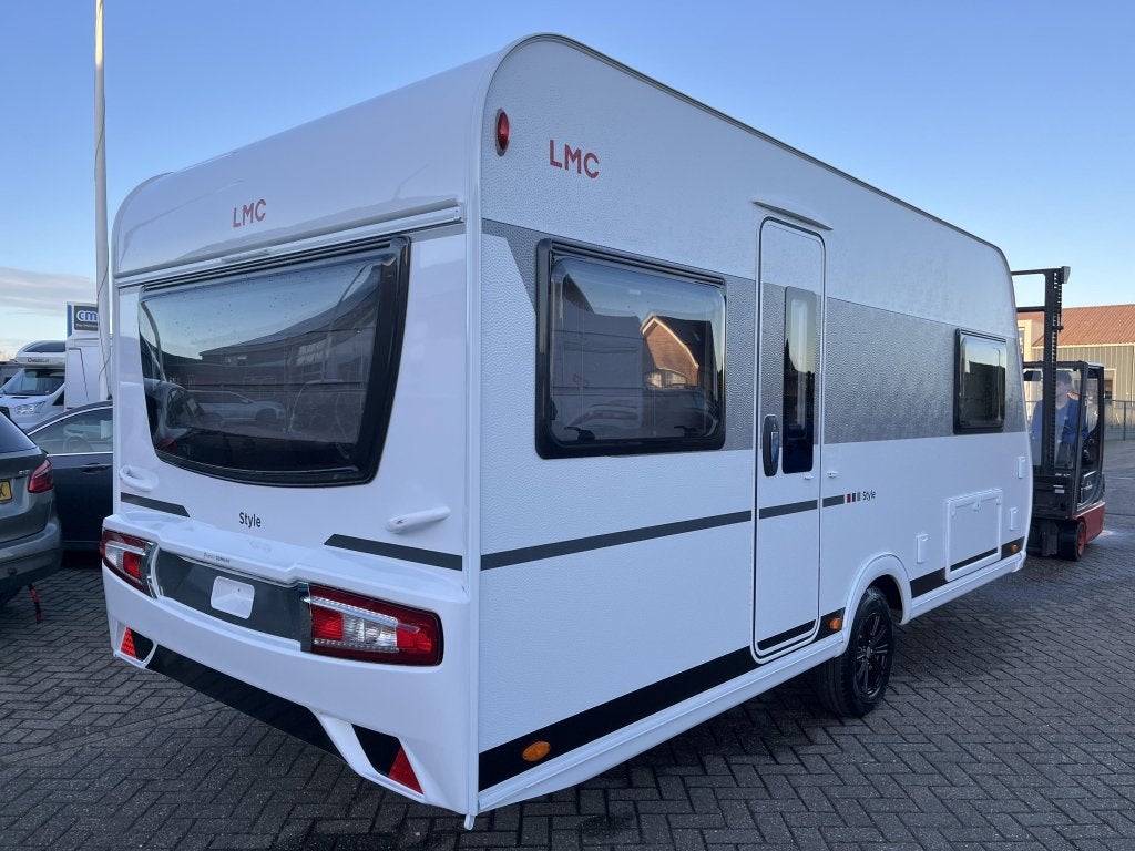 LMC Style 440 D NU €30.610 voor €26.610, Rondzit, Schokbreker, Bedrijf, Overige typen