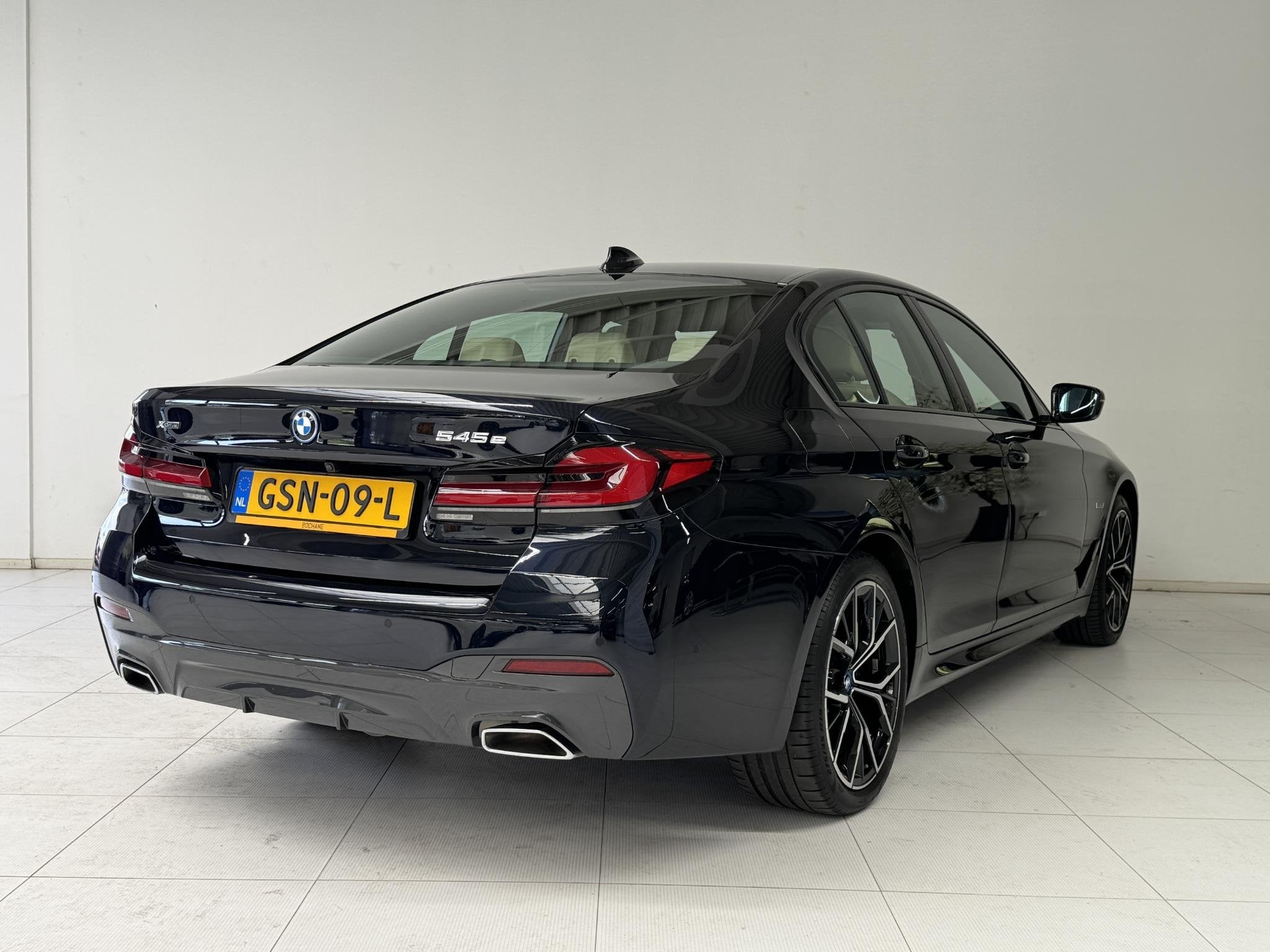 BMW 5-serie 545e xDrive High Executive | M-Sport | Trekhaak, Auto's, Gebruikt, 394 pk, Zwart, Bedrijf