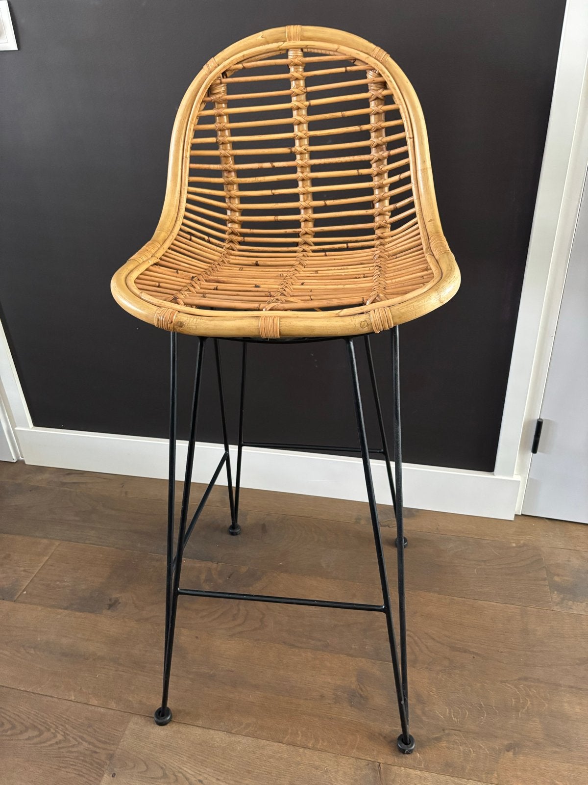 Rotan barstoel met metalen onderstel, Ophalen, Gebruikt, Met voetsteun, Riet