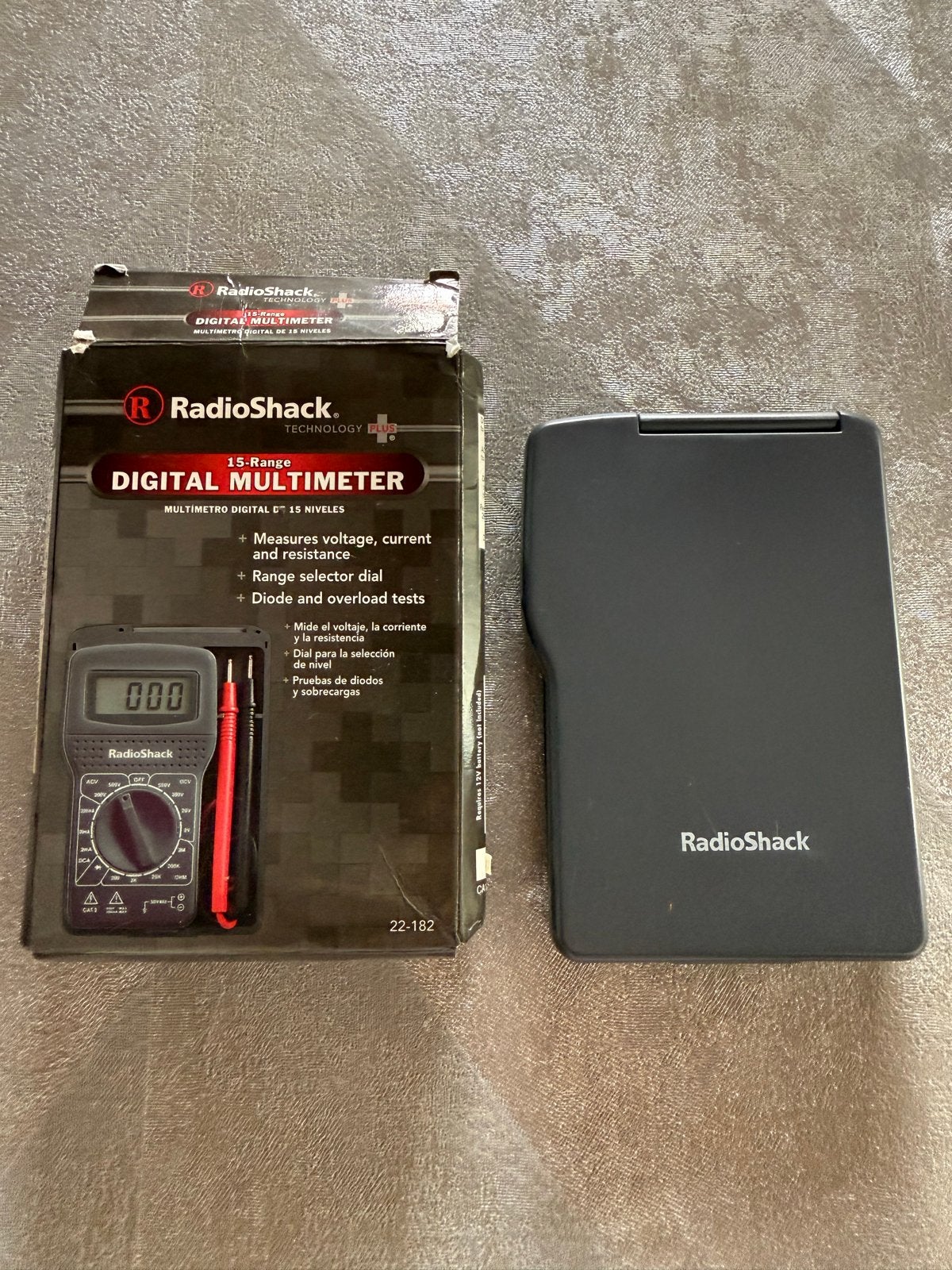 RadioShack 15-Range Digitale Multimeter 22-182 + Case, Ophalen of Verzenden, Gebruikt, Multimeter