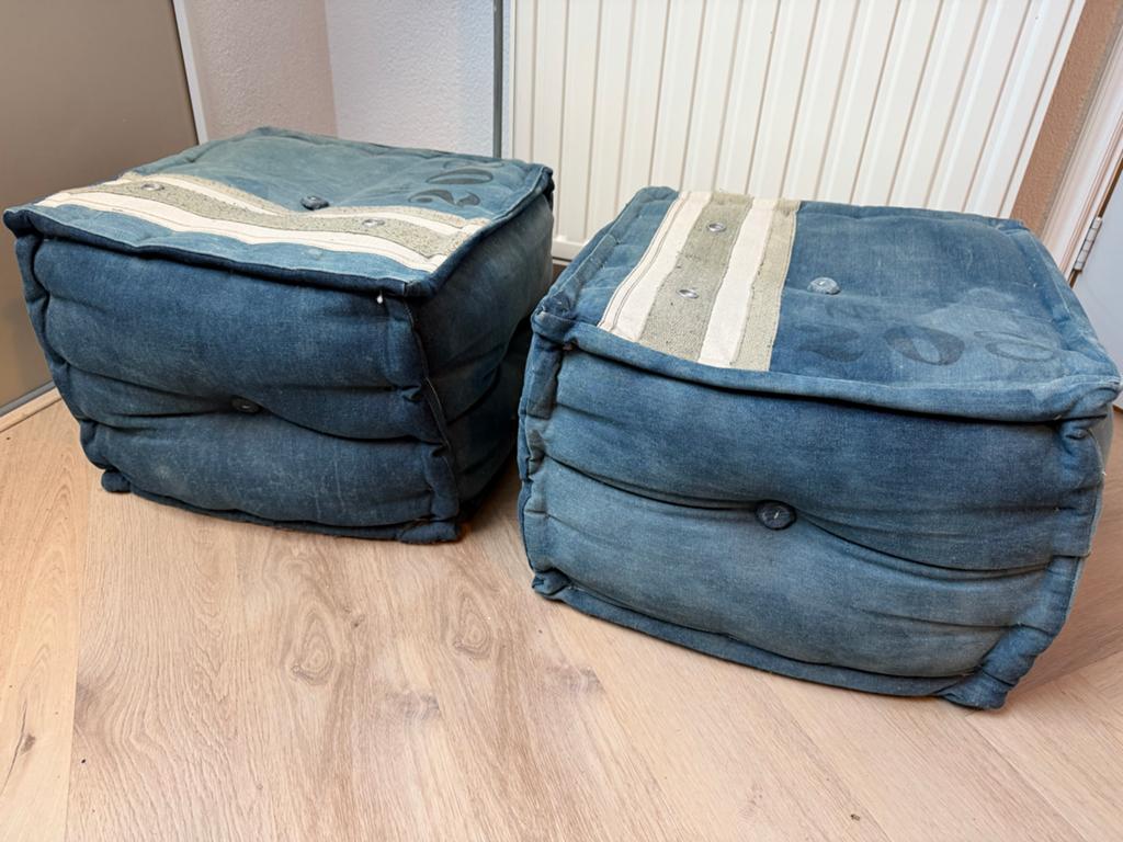 2 Leuke Poefjes/Zitkussens van Denim Stof, Ophalen, Minder dan 50 cm, Gebruikt, Vierkant