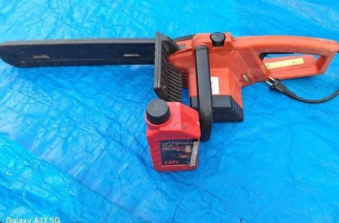 Elektrische kettingzaag met oli, Tuin en Terras, Hand-tuingereedschap, Ophalen of Verzenden, Gebruikt