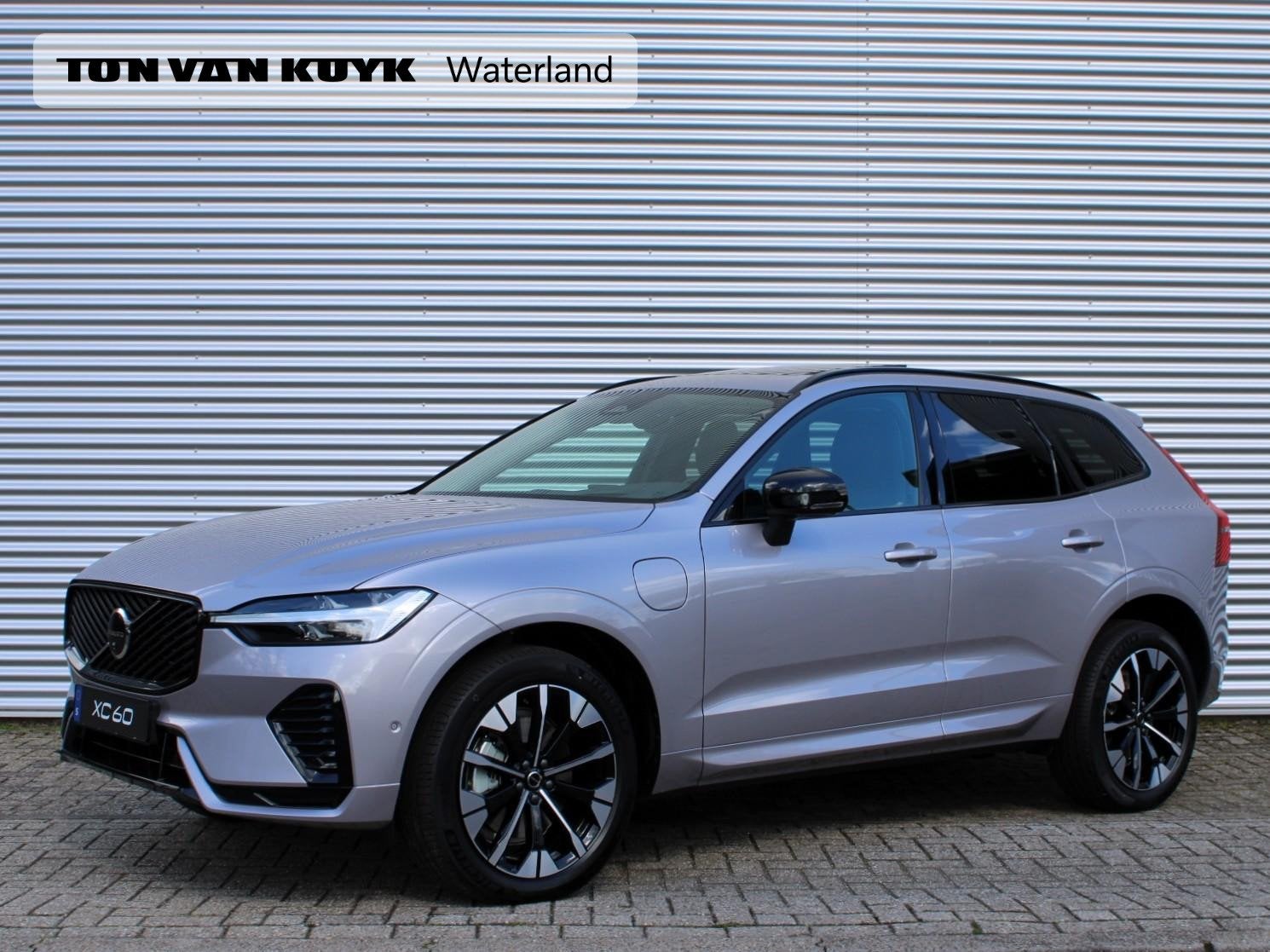 Volvo XC60 2.0 T6 Plug-in hybrid AWD Plus Dark Automaat / Pa
