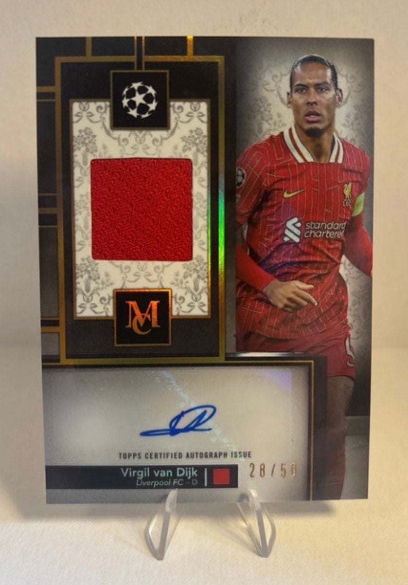 Topps Museum Virgil van Dijk Auto Relic /50, Ophalen of Verzenden, Nieuw, Buitenlandse clubs, Spelerskaart