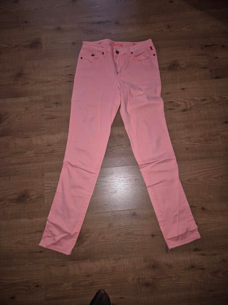 10 Feet, Fluor roze broek, Kace W28, Maat 38/40 (M), 10 Feet, Ophalen of Verzenden, Zo goed als nieuw