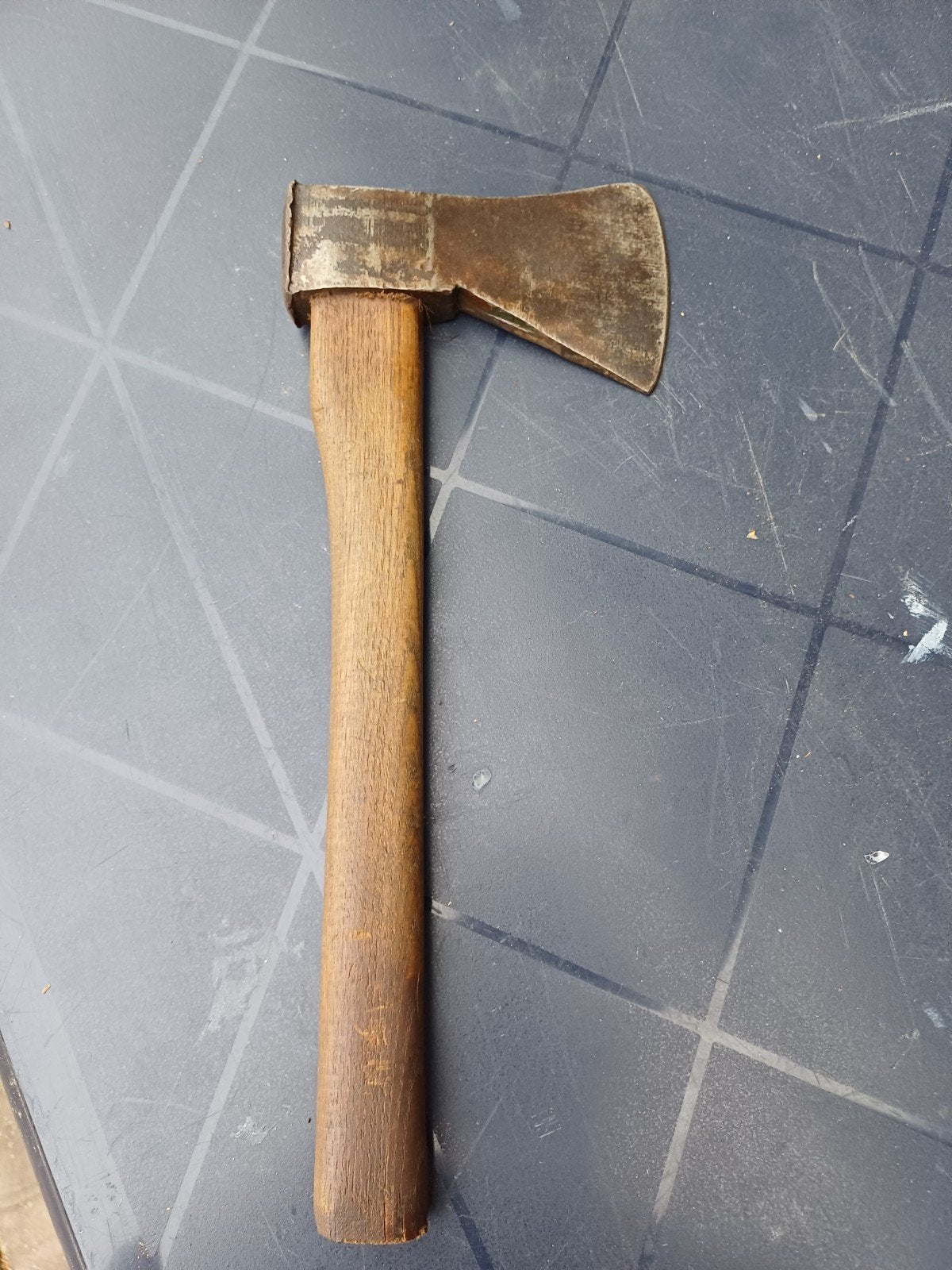 Gebruikte handbijl - 600 gram, Ophalen of Verzenden, Gebruikt, Bijl