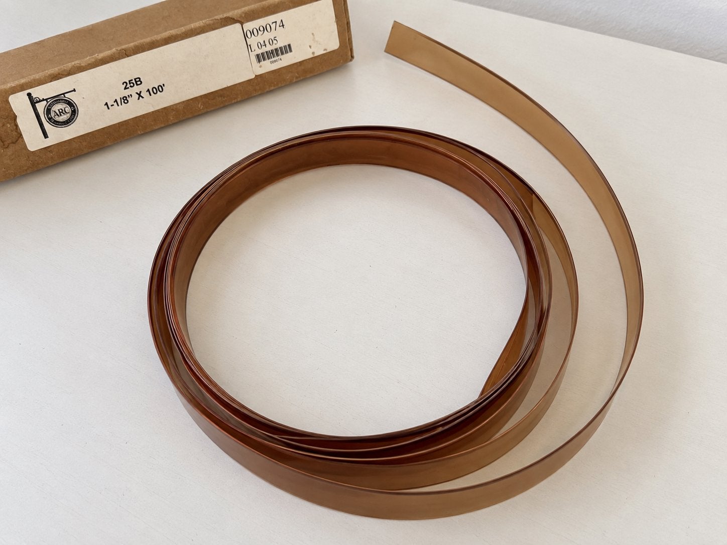 5,5 meter veerbrons tochtstrip 28,6 mm incl. spijkers, Minder dan 4 cm, Overige materialen, Ophalen of Verzenden, Zo goed als nieuw