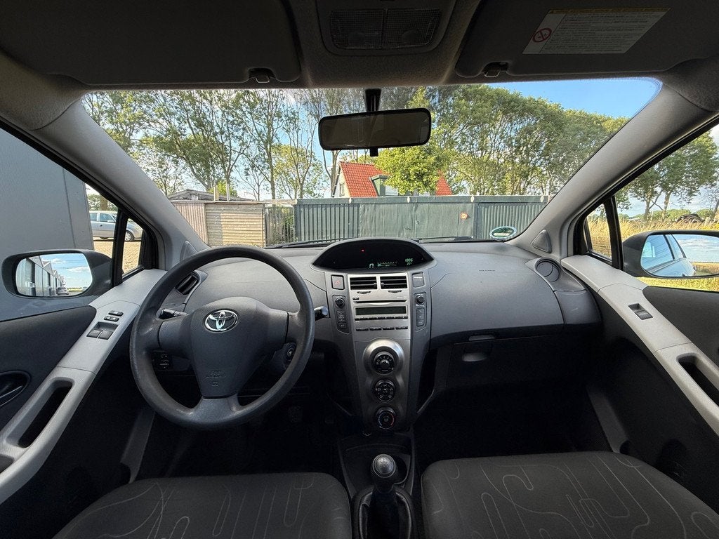 Toyota Yaris 1.0 VVTi Acces, Auto's, Toyota, Voorwielaandrijving, 750 kg, Zwart, 960 kg