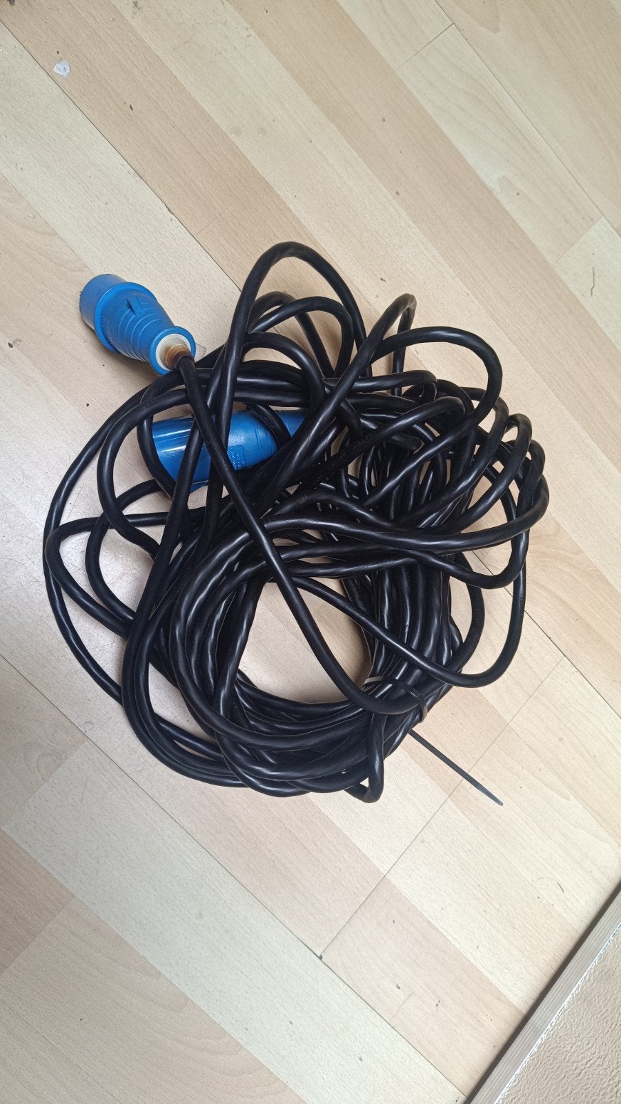 Verlengkabel 20 meter met CEE stekker 3x1.5mm2, Caravans en Kamperen, Kampeeraccessoires, Ophalen of Verzenden, Gebruikt