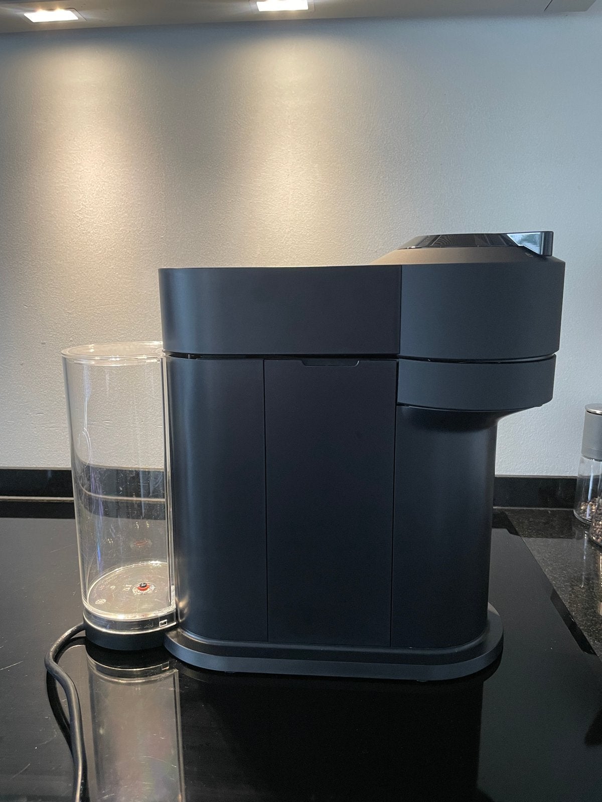 Nespresso Vertuo Koffiemachine, Ophalen, Koffiemachine, Zo goed als nieuw, 2 tot 4 kopjes