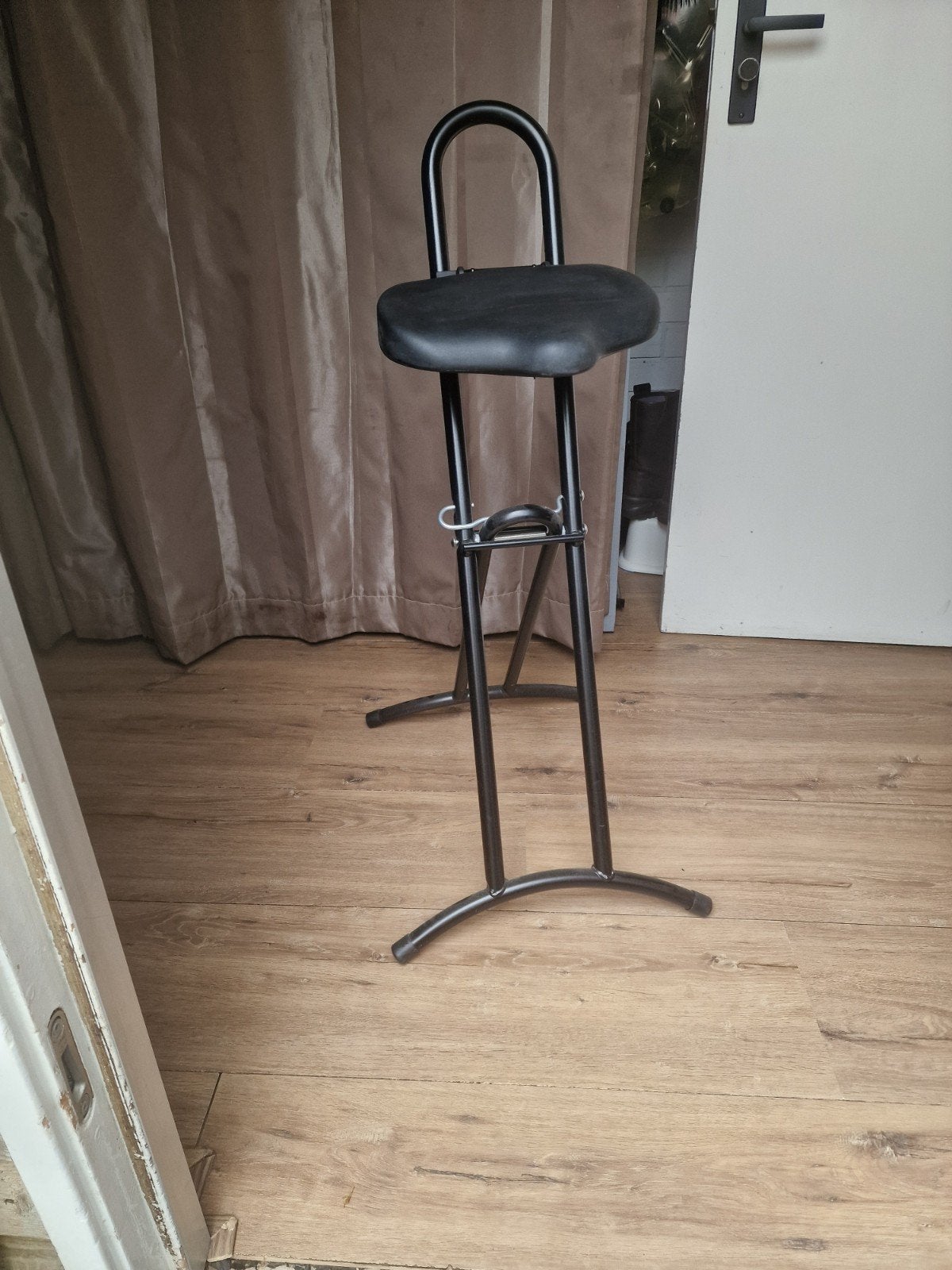staat op hulp, Huis en Inrichting, 1 kruk, Ophalen of Verzenden, Zo goed als nieuw