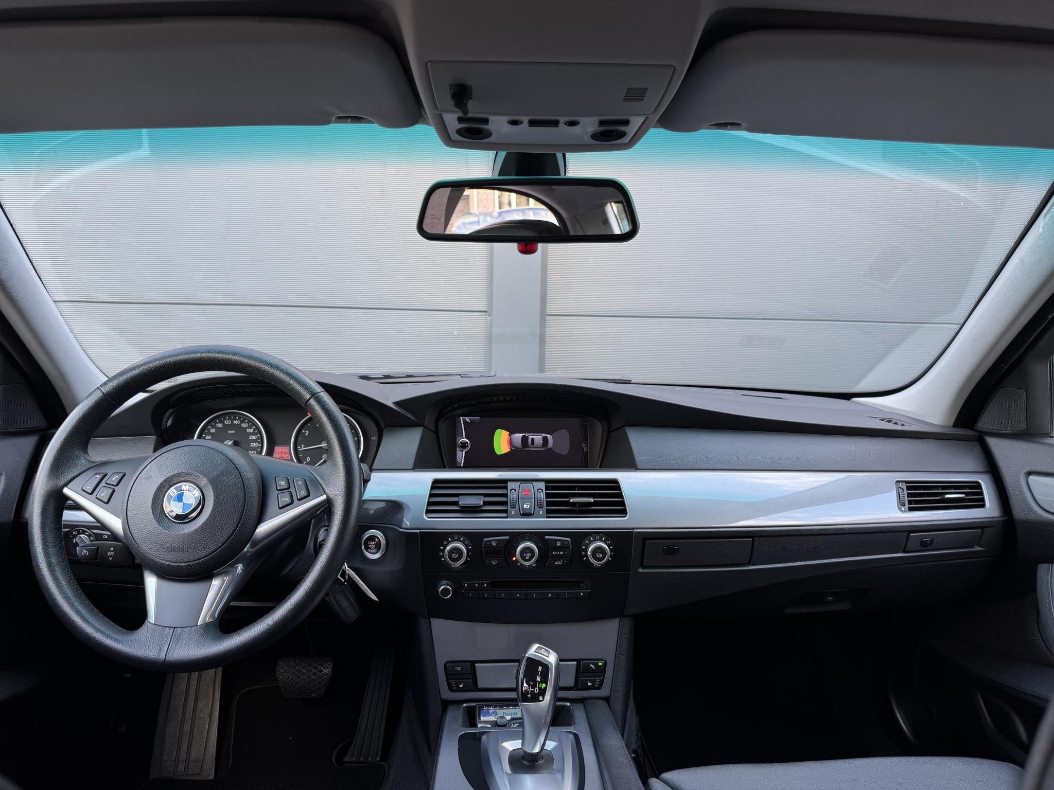 BMW 5-serie 520i / Geen import / 100% Onderhoud, Auto's, Automaat, Zwart, 4 cilinders, Blauw