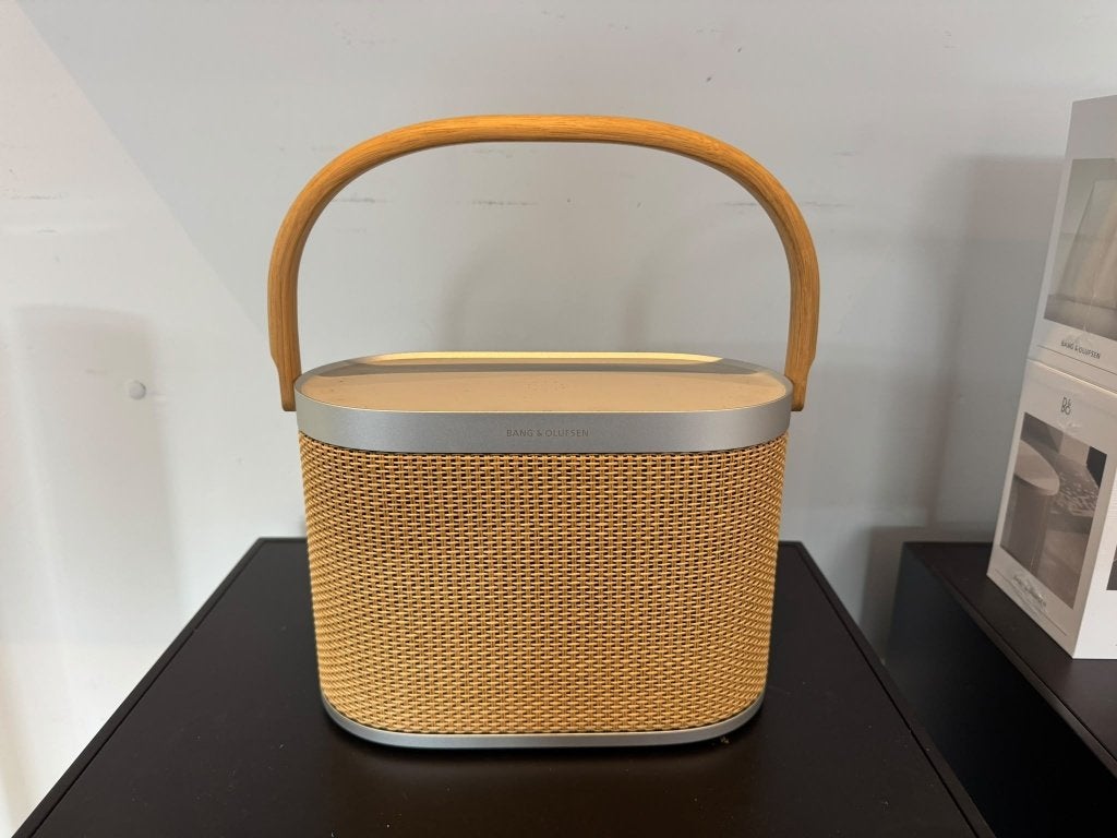 Beosound A5 portable Multiroom speaker B&O Bang en Olufsen, Info@bang-olufsen.dk, Overige typen, Bang & Olufsen, Bang & Olufsen Alle 1 / DK-7600 Struer / Denmark