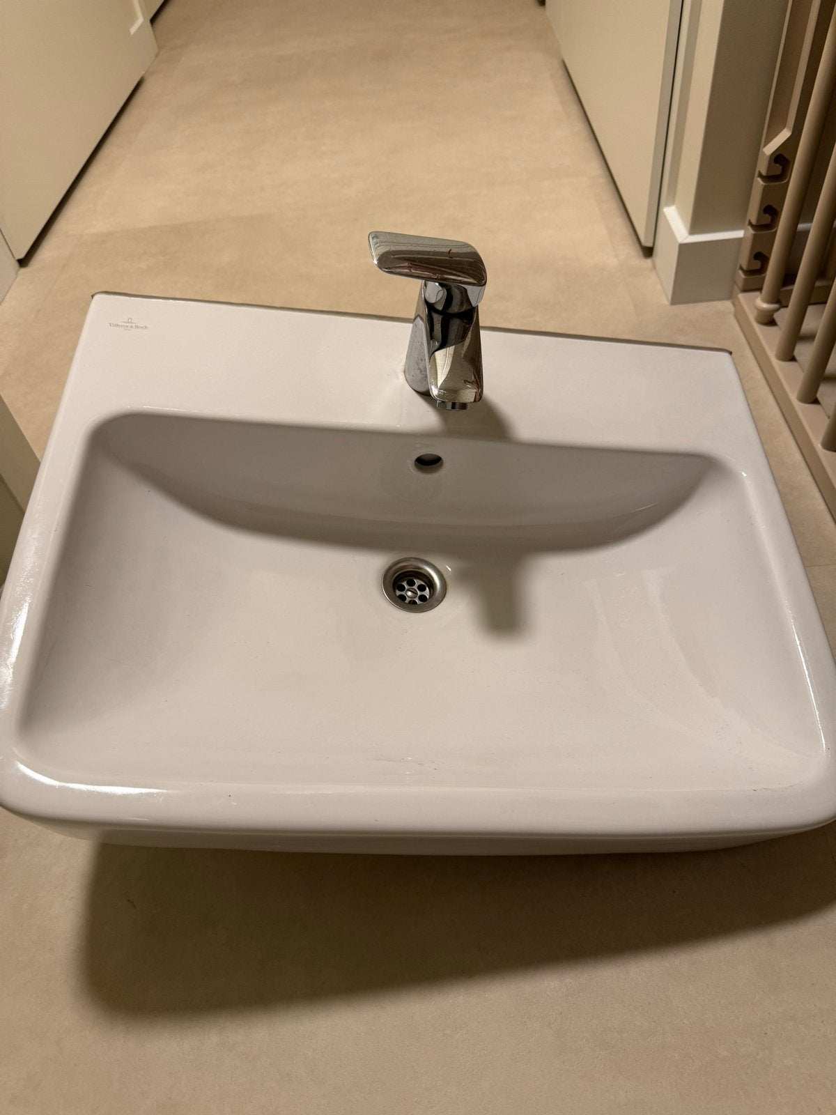 Zo goed als nieuwe Villeroy & Boch wastafel met kraan, Ophalen, Zo goed als nieuw, Chroom, Wastafel