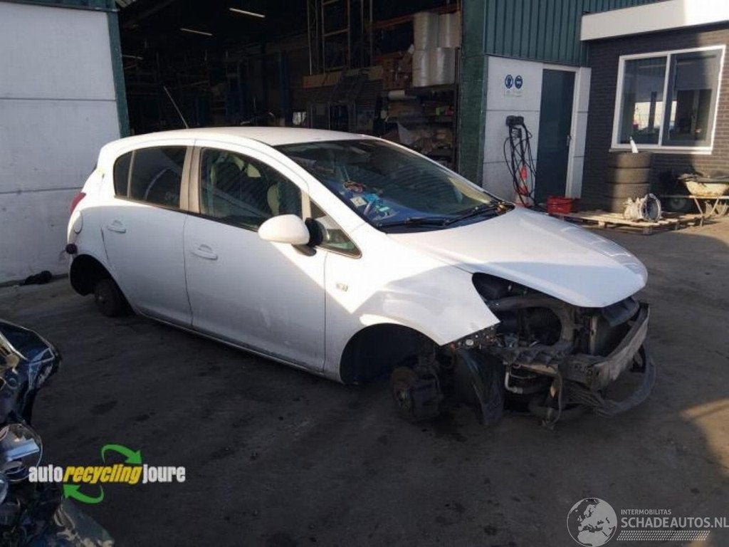 Opel Corsa D onderdelen (kleur: Z474) donorauto