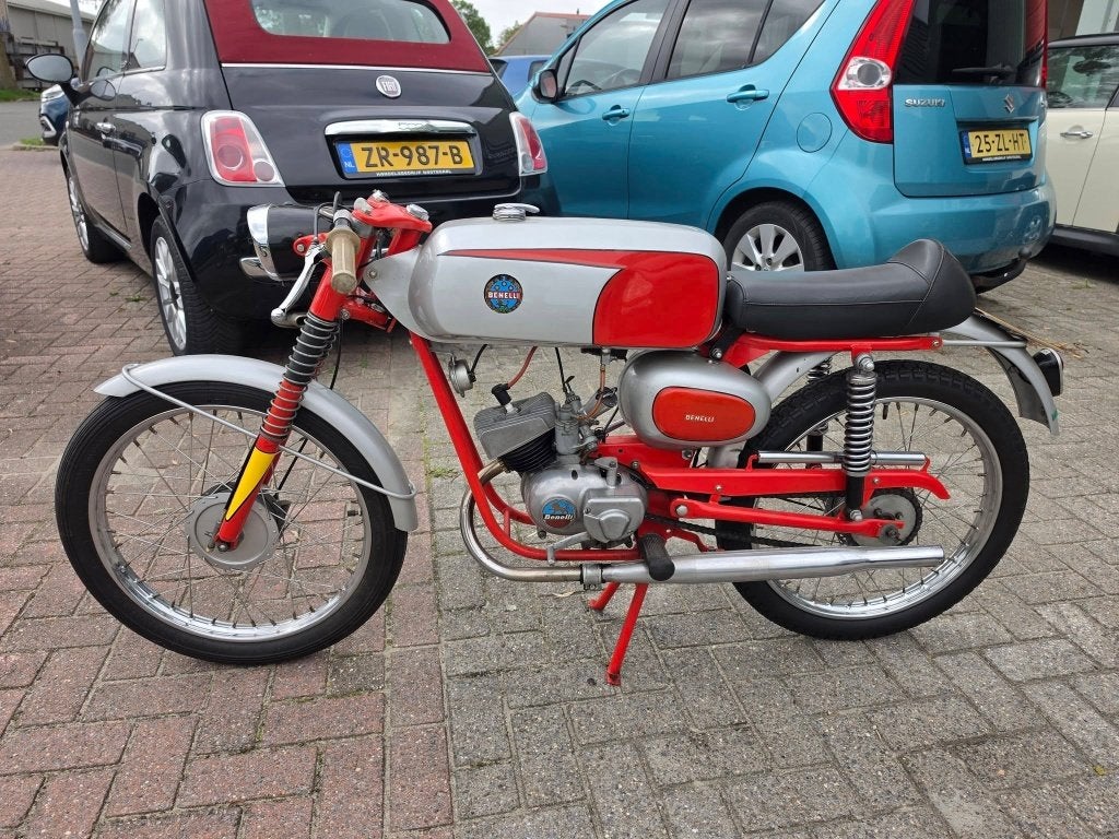 BENELLI – BOUWJAAR 1973, Maximaal 45 km/u, 2 versnellingen, 50 cc, Ophalen