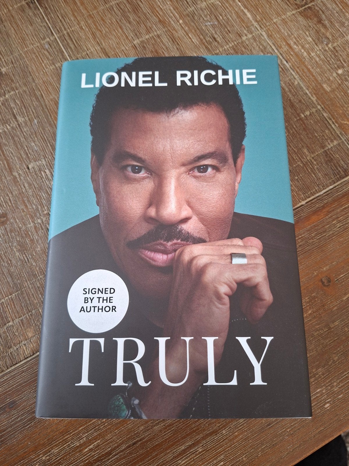 Lionel Richie - Truly (Gesigneerd), Boeken, Biografieën, Ophalen of Verzenden, Nieuw, Lionel Richie, Film, Tv en Media