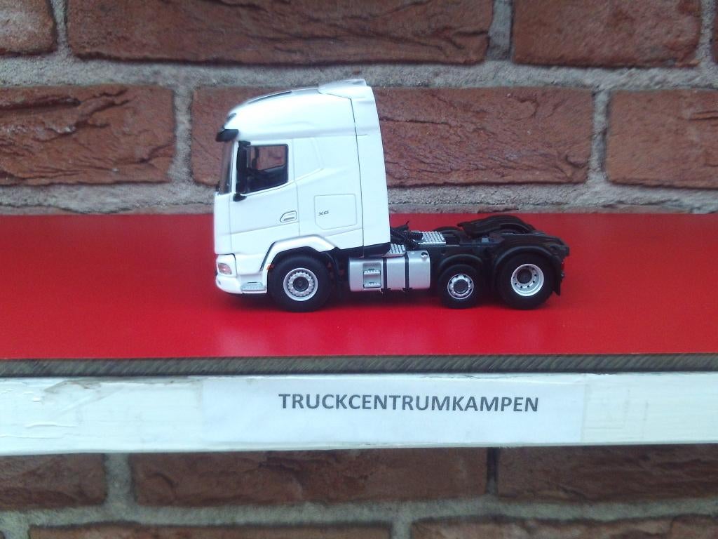 WSI  Daf  XG  6 x 2  Mid  Lift  Axle  Witte  Lijn.
