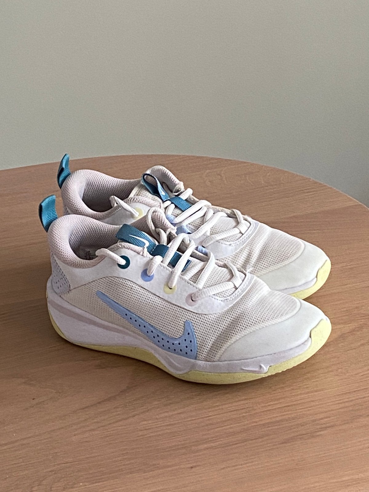 Nike 35,5 gymschoen, Ophalen of Verzenden, Zo goed als nieuw, Hardloopschoenen, Nike