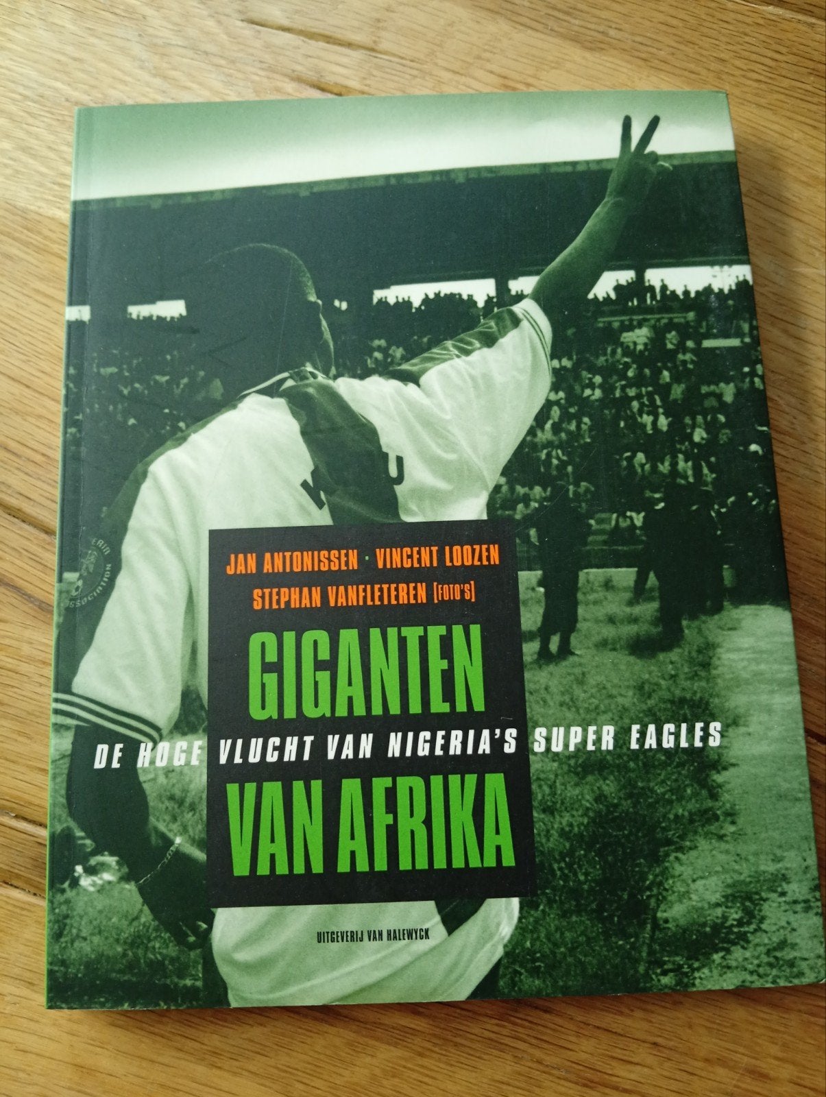 J. Antonissen - Giganten van Afrika, Ophalen of Verzenden, Zo goed als nieuw, J. Antonissen; V. Loozen, Balsport