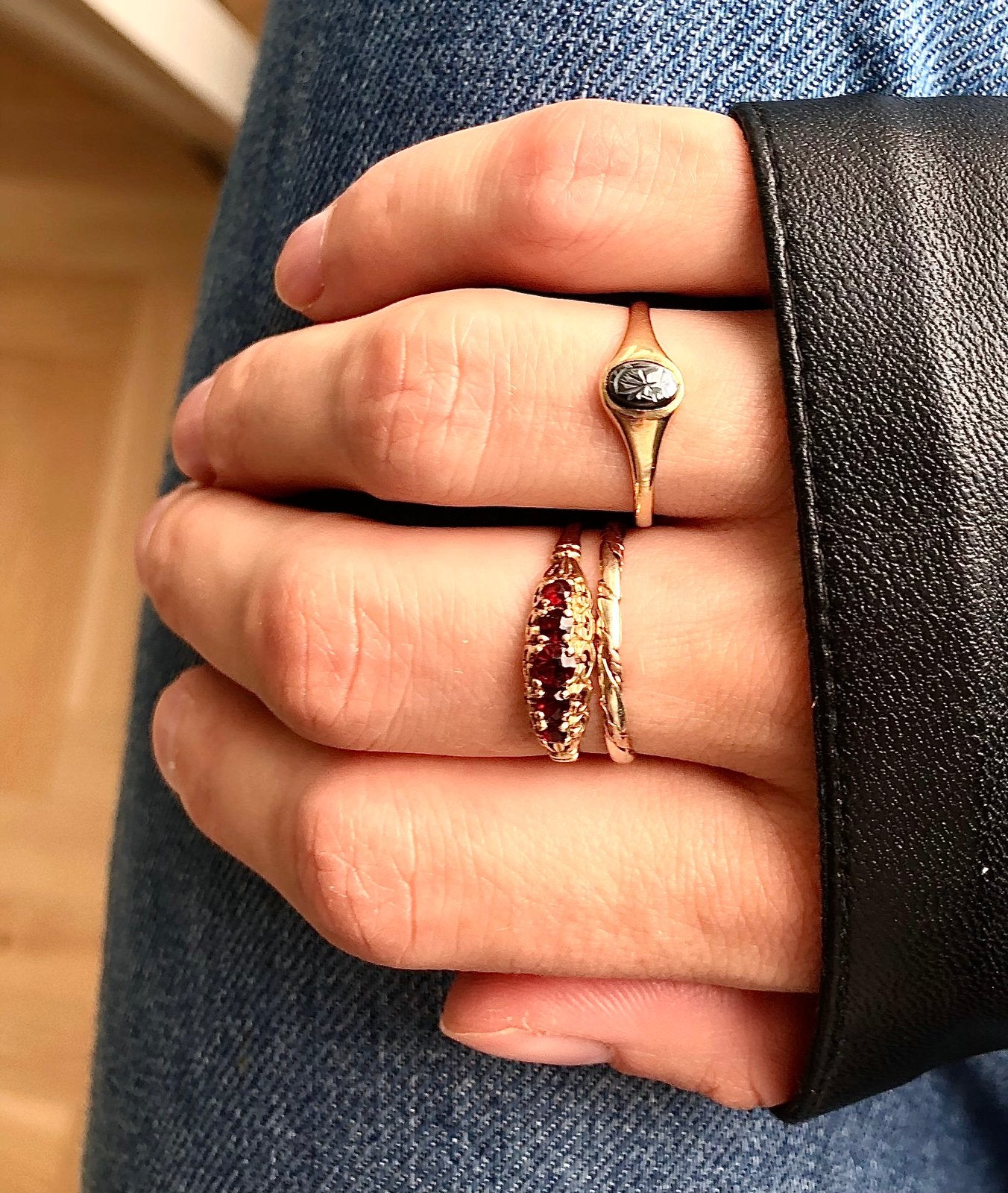 Vintage 9k gouden ring hematiet intaglio maat 17 1/4, Gebruikt, Zwart, Ophalen of Verzenden, 17 tot 18