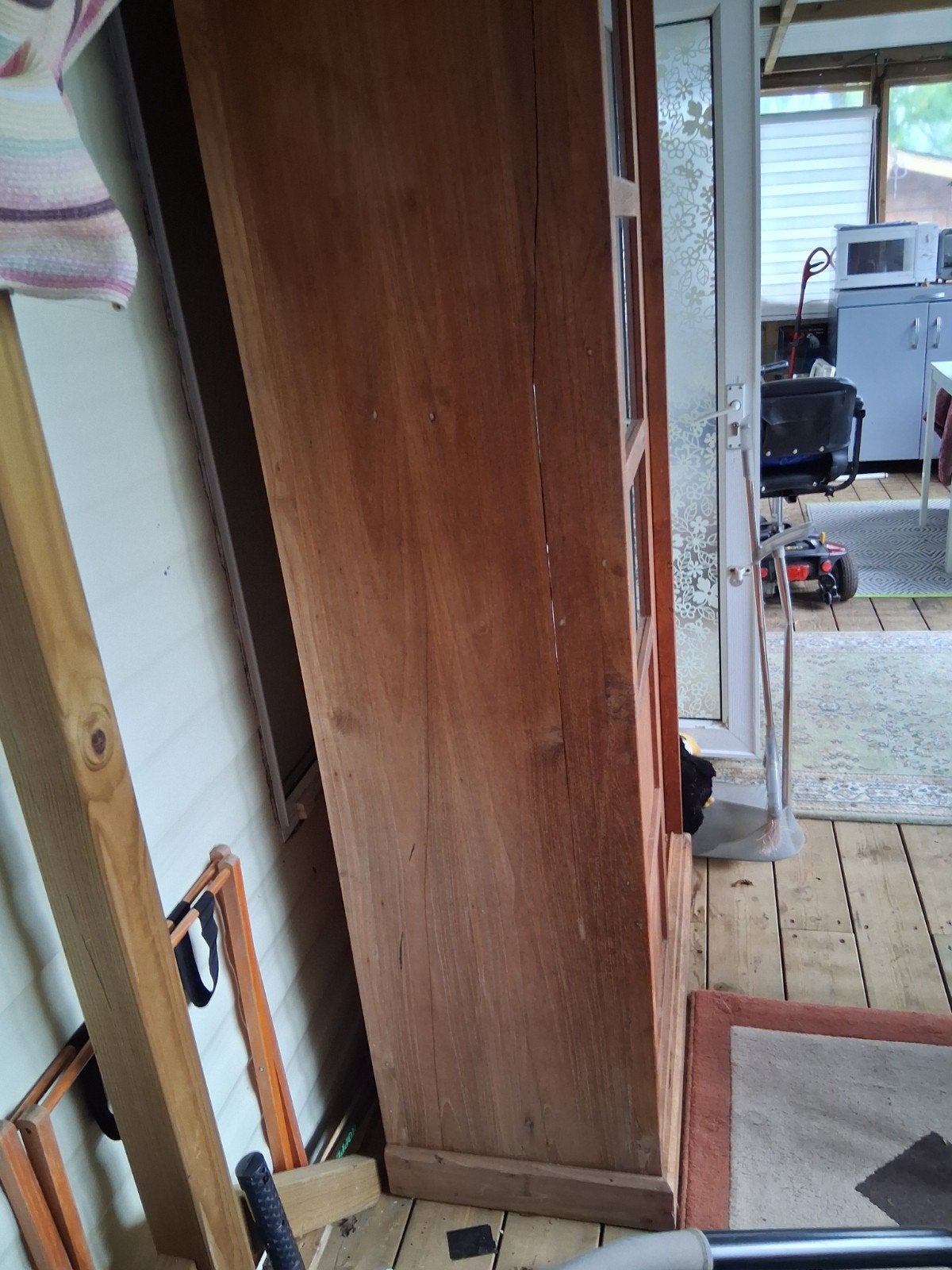 Houten vitrinekast met schuifdeuren, Ophalen, Klassiek, Overige houtsoorten, 50 tot 100 cm