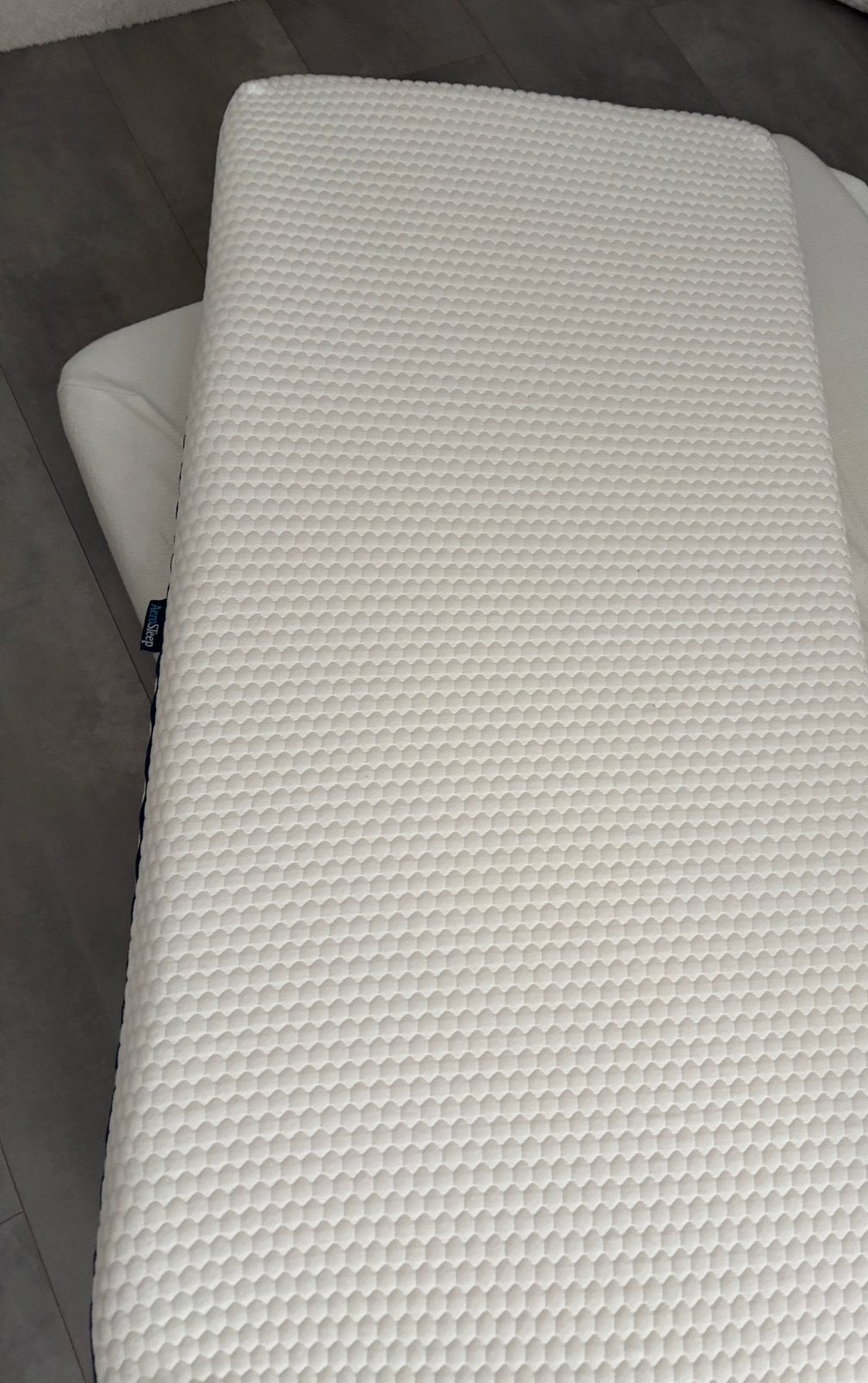 Aerosleep matras 120x60 met een matrasdek en twee hoezen, Ophalen, Zo goed als nieuw, Eenpersoons