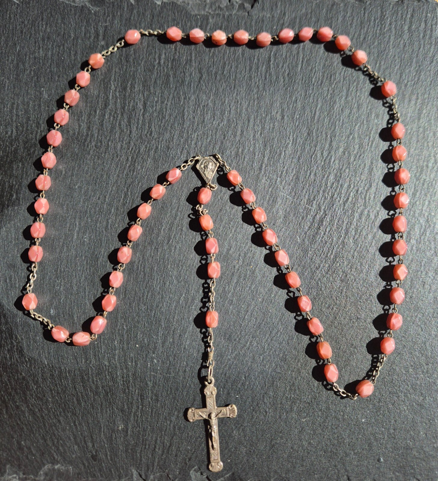 Antieke rozenkrans met roze kralen en Lourdes medaille, Ophalen of Verzenden