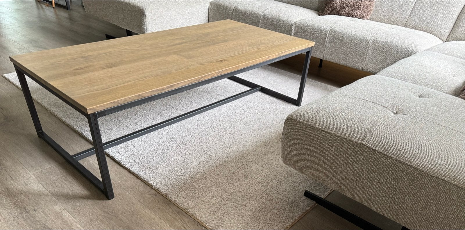 Massief eikenhouten salontafel met metalen onderstel, Ophalen, Gebruikt, 100 tot 150 cm, Industrieel, modern