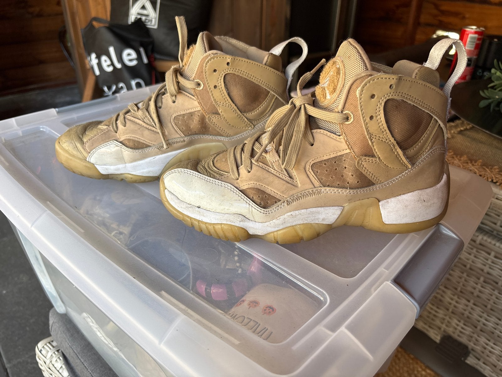 Jordan sneakers, beige, maat 38, gedragen, Ophalen of Verzenden, Gedragen, Beige, Sneakers of Gympen