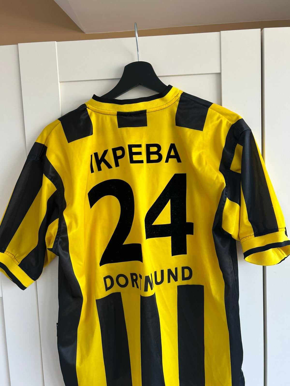 Officieel Borussia Dortmund 2000-2001 thuistenue Ikpeba, Verzenden, Zo goed als nieuw, Maat 46 (S) of kleiner, Voetbal