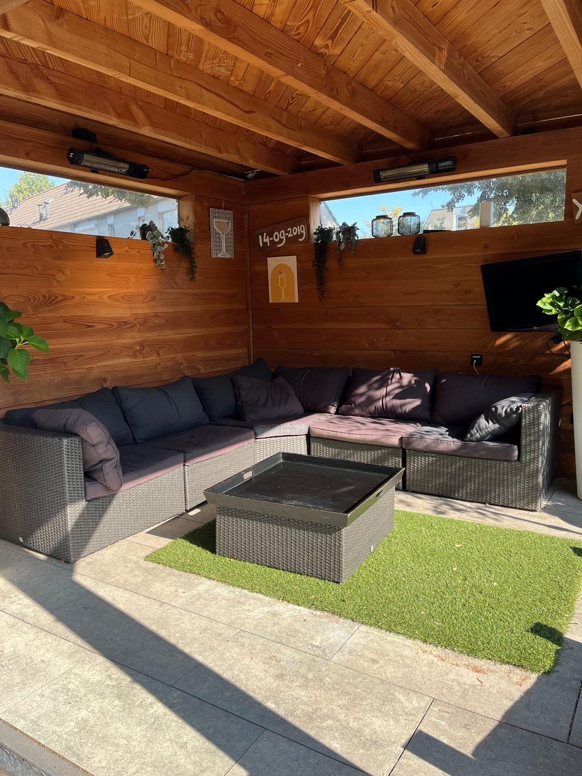 Comfortabele loungebank voor buiten met kussens, Tuin en Terras, Ophalen, Gebruikt, 6 zitplaatsen, Loungeset