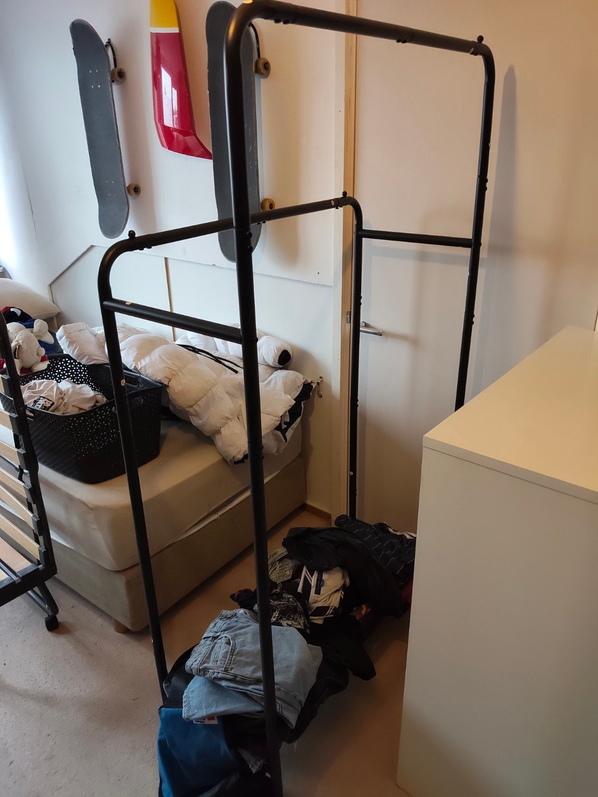 Stevig kledingrek, circa 1 meter breed, Ophalen, Met plank(en), Gebruikt, 50 tot 100 cm