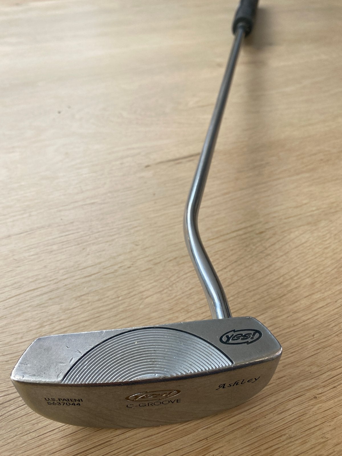 Yes! Ashley Putter met brede grip, 88 cm lang, Ophalen of Verzenden, Gebruikt, Club, Overige merken