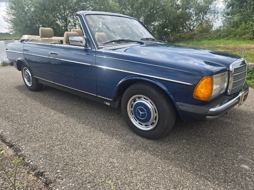 Mercedes 200-280 4 deurs cabrio 1983 blauw absolute nieuwst., Auto's, Dealer onderhouden, Cabriolet, Blauw, Leder en Stof