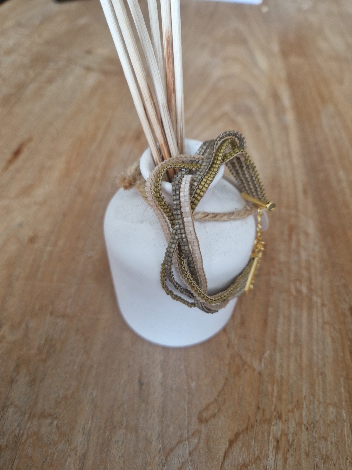 Kralen armband gevlochten, Ophalen of Verzenden, Zo goed als nieuw, Goud, Met bedels of kralen