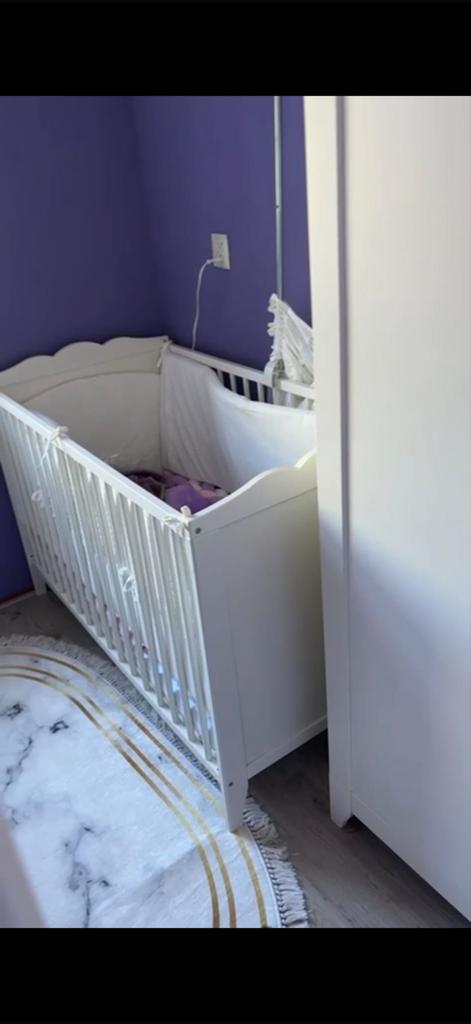 Complete babykamer: ledikant, commode en kledingkast, Ophalen of Verzenden, Gebruikt, Jongetje of Meisje