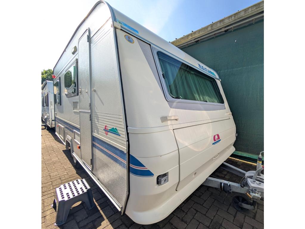 Adria 462 met mover en boogtent, Bedrijf, Treinzit, 750 - 1000 kg, 4 tot 5 meter
