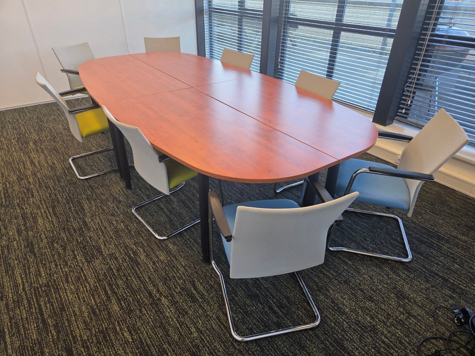 Mooie vergader tafel (tafel met 8 stoelen)., Ophalen, Gebruikt, Zakelijk, 4 tot 6 stoelen