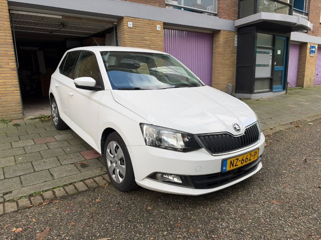 Škoda Fabia 1.0 MPI 75 pk | 2016 | Airco | APK mei 2027, Auto's, Dealer onderhouden, Stof, 540 kg, Wit