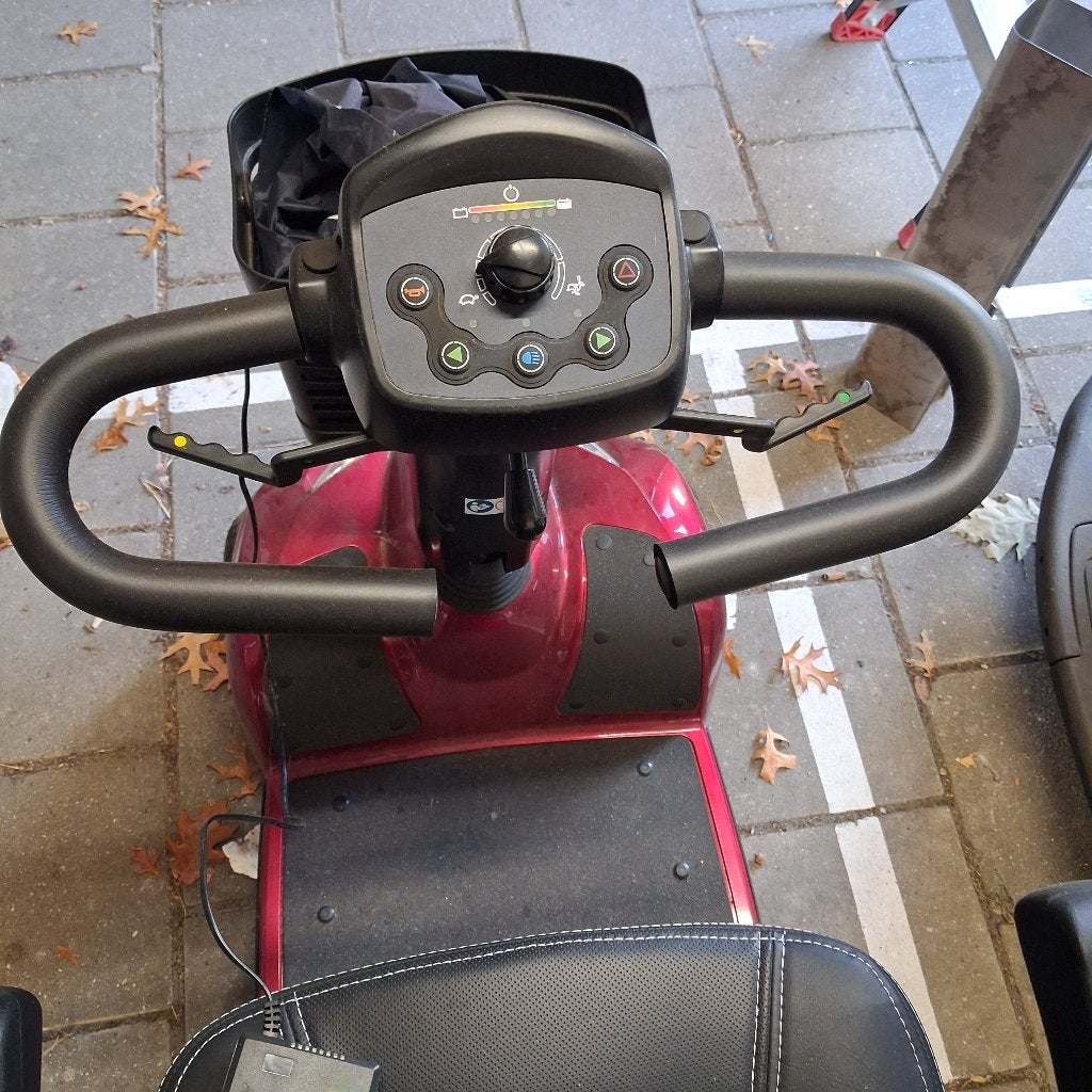 Scootmobiel, Ophalen, 11 t/m 15 km/u, 26 t/m 35 km, Invacare