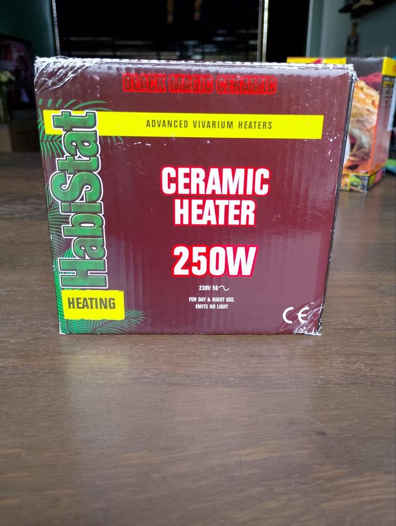 Een grote ceramic heater voor een terrarium, Eén persoon