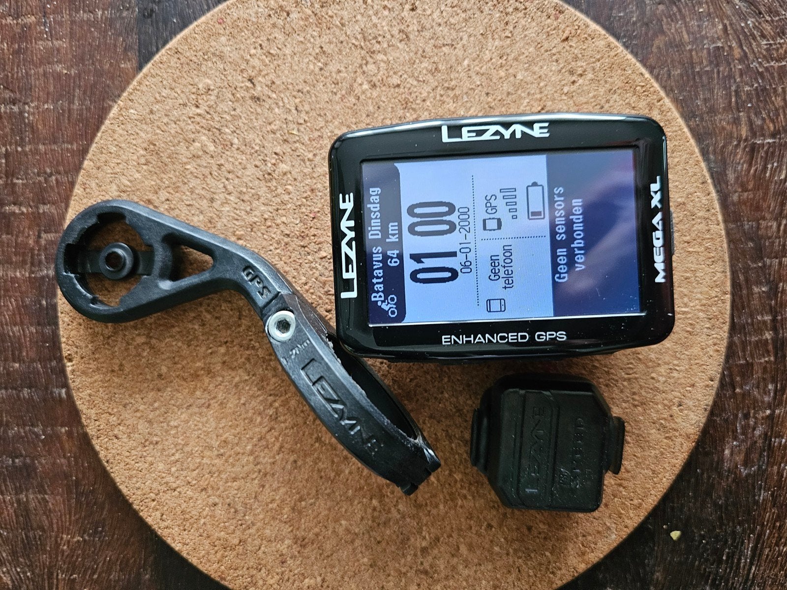 Lezyne Mega XL GPS Fietscomputer met Wiel Sensor en Steun, Fietsen en Brommers, Fietsaccessoires | Fietscomputers, Ophalen of Verzenden