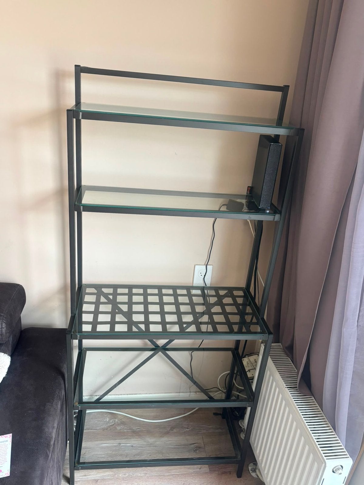 Zwart metalen rek met glazen platen, Ophalen, Met plank(en), Gebruikt, 50 tot 100 cm