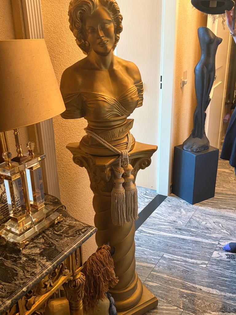 Marilyn Monroe Buste op Sokkel - Goudkleurig, Ophalen, Buste, 1 meter - 2 meter, Overige materialen