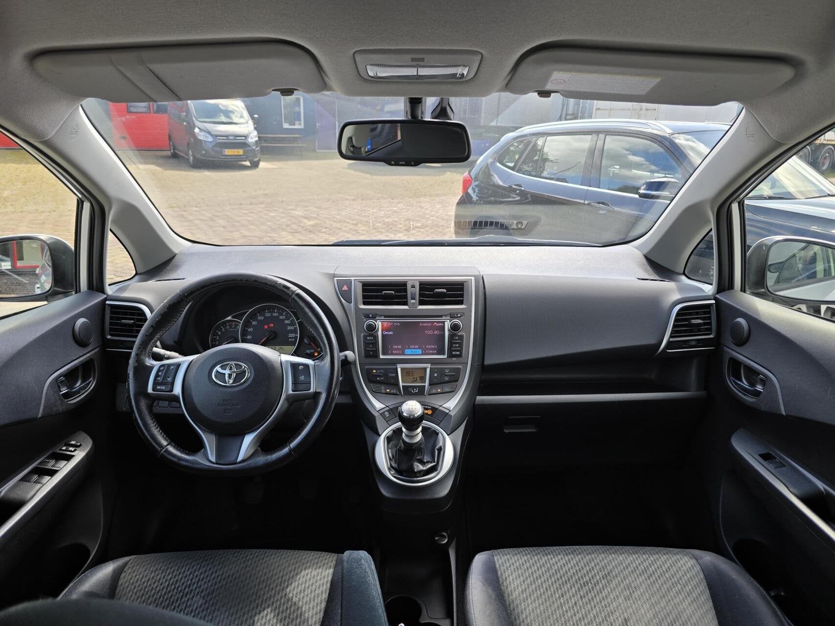 Toyota Verso-S 1.3 VVT-i Dynamic Clima/Cruise/Keyless/Camera, Auto's, Voorwielaandrijving, Euro 5, Stof, Gebruikt